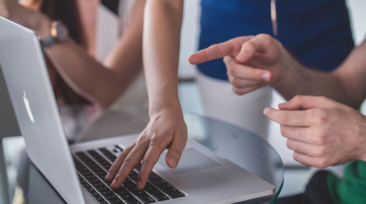 Youth Pass: Άνοιξε η πλατφόρμα - 14.252 αιτήσεις τις πρώτες ώρες λειτουργίας της - Ποιοι νέοι είναι δικαιούχοι 