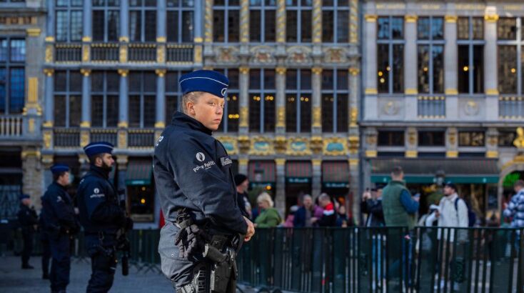 Βρυξέλλες: Σε συναγερμό οι αρχές μετά από προειδοποίηση για βόμβα σε σχολείο και στο πάρκο Λεοπόλντ - Υπό αστυνομική επίβλεψη οι μαθητές.