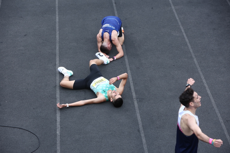 Γέμισαν χρώματα οι δρόμοι της Αθήνας για τον αγώνα των 5 χιλιομέτρων (εικόνες)