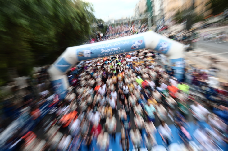 Γέμισαν χρώματα οι δρόμοι της Αθήνας για τον αγώνα των 5 χιλιομέτρων (εικόνες)
