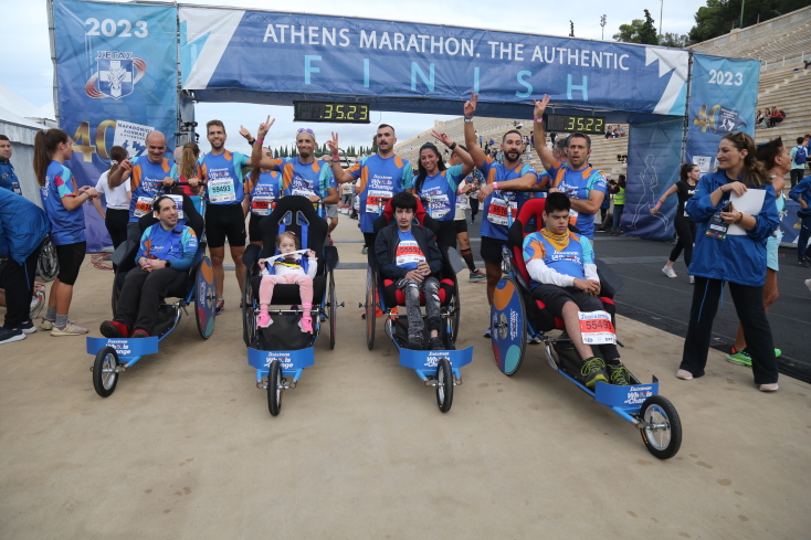 Γέμισαν χρώματα οι δρόμοι της Αθήνας για τον αγώνα των 5 χιλιομέτρων (εικόνες)