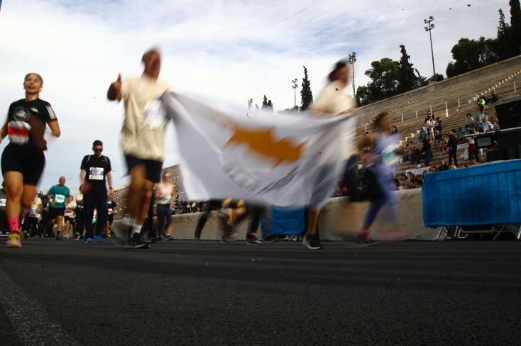 Γέμισαν χρώματα οι δρόμοι της Αθήνας για τον αγώνα των 5 χιλιομέτρων (εικόνες)