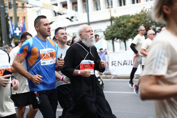 Γέμισαν χρώματα οι δρόμοι της Αθήνας για τον αγώνα των 5 χιλιομέτρων (εικόνες)