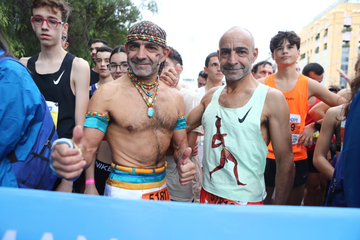 Γέμισαν χρώματα οι δρόμοι της Αθήνας για τον αγώνα των 5 χιλιομέτρων (εικόνες)