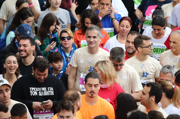 Γέμισαν χρώματα οι δρόμοι της Αθήνας για τον αγώνα των 5 χιλιομέτρων (εικόνες)