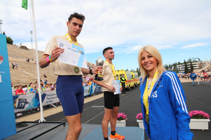 Γέμισαν χρώματα οι δρόμοι της Αθήνας για τον αγώνα των 5 χιλιομέτρων (εικόνες)