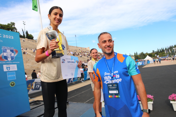 Γέμισαν χρώματα οι δρόμοι της Αθήνας για τον αγώνα των 5 χιλιομέτρων (εικόνες)