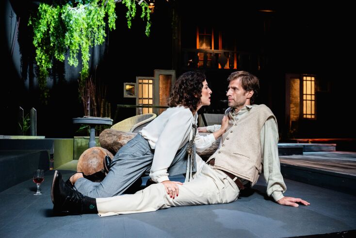 Ο Μάξιμος Μουμούρης και η Τζωρτζίνα Παλαιοθόδωρου στον "Πλατόνωφ" στο θέατρο ΤΟΠΟΣ ΑΛΛΟύ