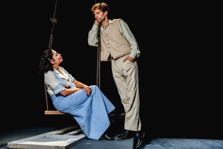 Ο Μάξιμος Μουμούρης και η Μαριάνθη Φωτάκη στον "Πλατόνωφ" του Τσέχωφ που σκηνοθετεί ο Νίκος Καμτσής