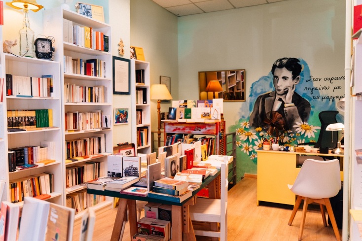 Μονόκλ: Ο ιδιοκτήτης του βιβλιοπωλείου, εκδοτικού οίκου και ηλεκτρονικού περιοδικού, Αντώνης Τσόκος, μιλάει στην Athens Voice.