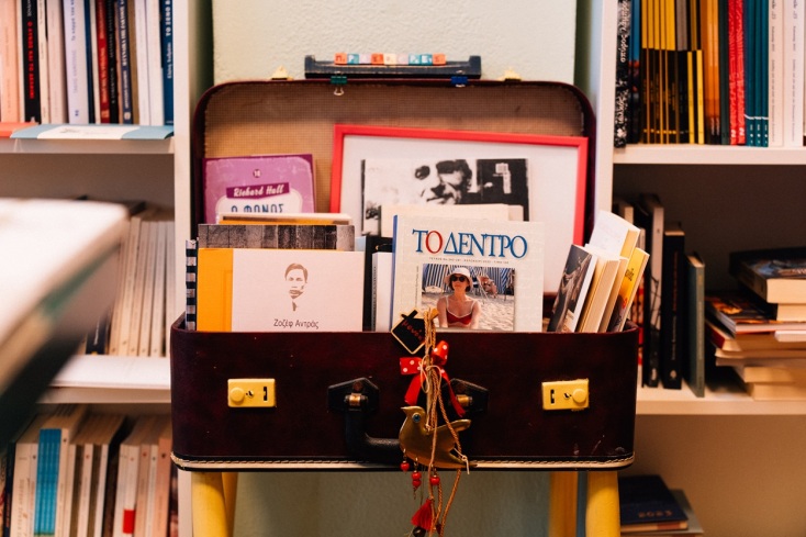 Μονόκλ: Ο ιδιοκτήτης του βιβλιοπωλείου, εκδοτικού οίκου και ηλεκτρονικού περιοδικού, Αντώνης Τσόκος, μιλάει στην Athens Voice.