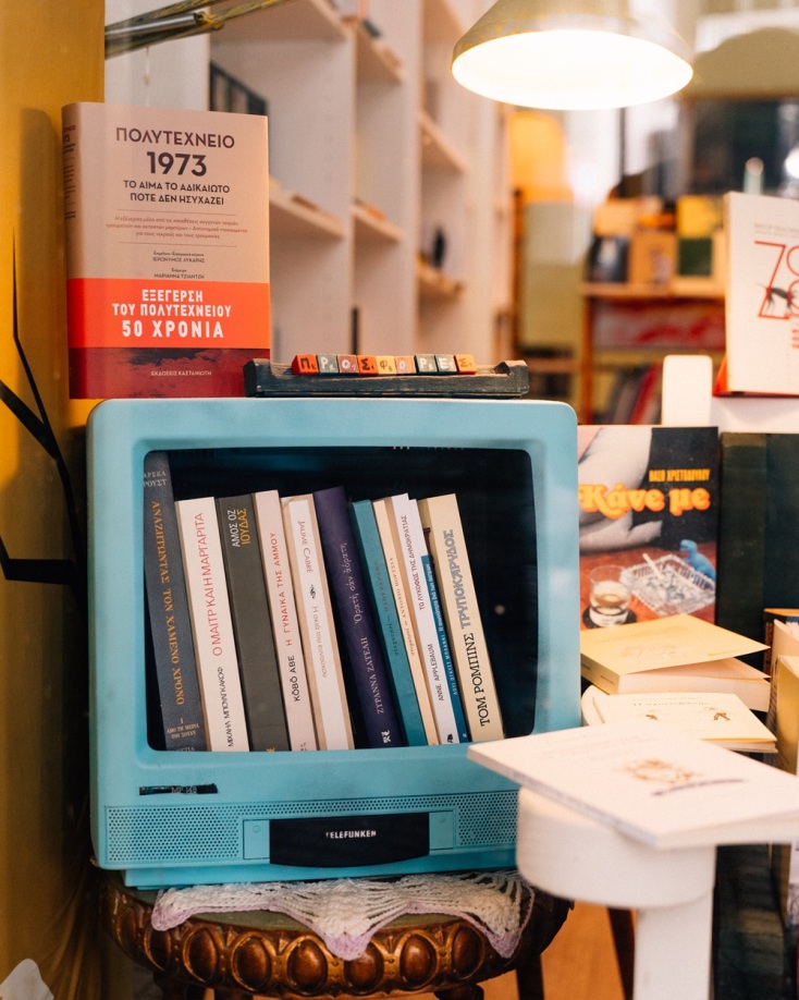 Μονόκλ: Ο ιδιοκτήτης του βιβλιοπωλείου, εκδοτικού οίκου και ηλεκτρονικού περιοδικού, Αντώνης Τσόκος, μιλάει στην Athens Voice.