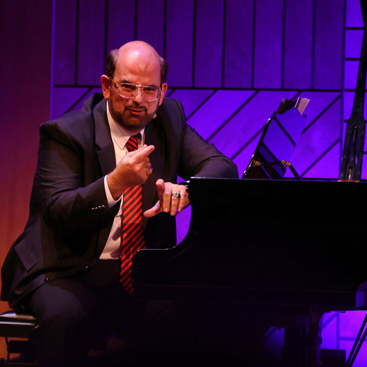 Ο Μαέστρος και Καλλιτεχνικός Διευθυντής του ΠΣΚΗ Μύρων Μιχαηλίδης