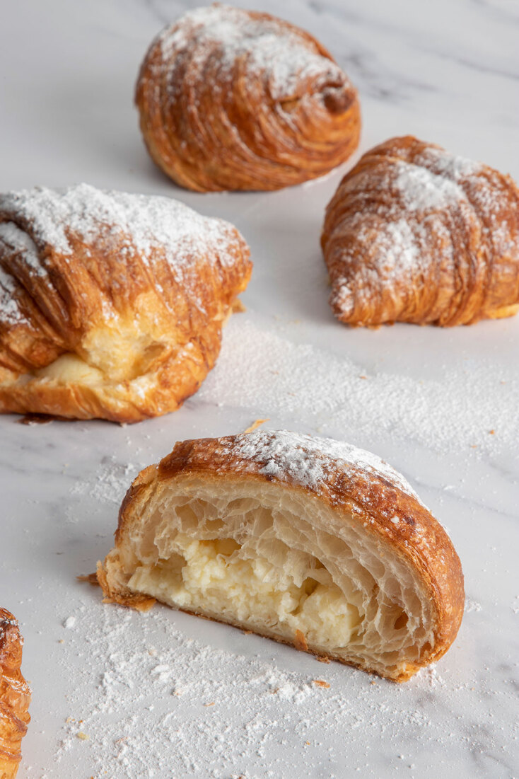 Flaked Croissant Γαλακτομπούρεκο