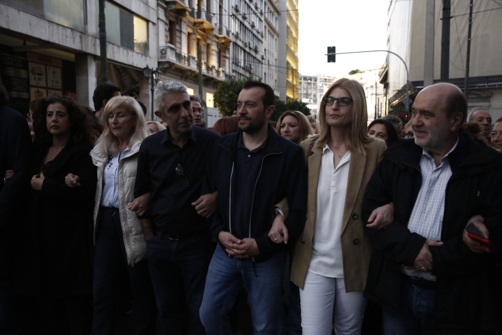 Τα πηγαδάκια πρώην και νυν μελών του ΣΥΡΙΖΑ στην πορεία για το Πολυτεχνείο (εικόνες)