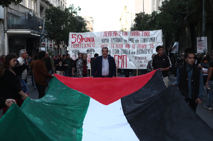Ολοκληρώθηκε η μεγάλη πορεία για την 50ή επέτειο του Πολυτεχνείου