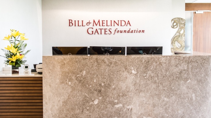 Εμβόλια χωρίς σύριγγα: Το ίδρυμα Bill & Melinda Gates χρηματοδοτεί την μαζική παραγωγή συσκευών εμβολιασμού με μικροεπιθέματα.