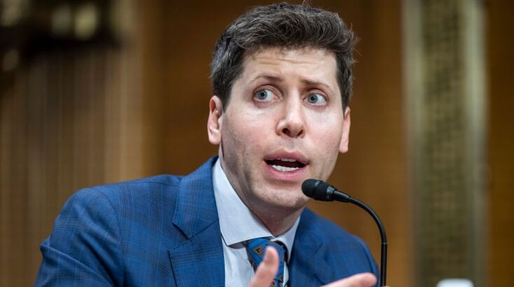 Τεχνητή νοημοσύνη: Ο σταρ της Σίλικον Βάλεϊ Σαμ Άλτμαν πηγαίνει στη Microsoft μετά την απόλυσή του από την OpenAI - Ποιο ρόλο αναλαμβάνει.