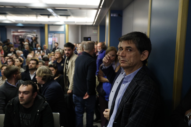 Στην παρουσίαση του βιβλίου του Ξενοφώντα Κοντιάδη βρέθηκε ο πρόεδρος του ΣΥΡΙΖΑ, Στέφανος Κασσελάκης