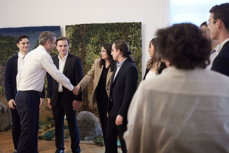 Tην ελληνική ομάδα που κέρδισε χρυσό μετάλλιο στον διεθνή διαγωνισμό iGEM 2023 υποδέχθηκε στο Μέγαρο Μαξίμου o Κυριάκος Μητσοτάκης