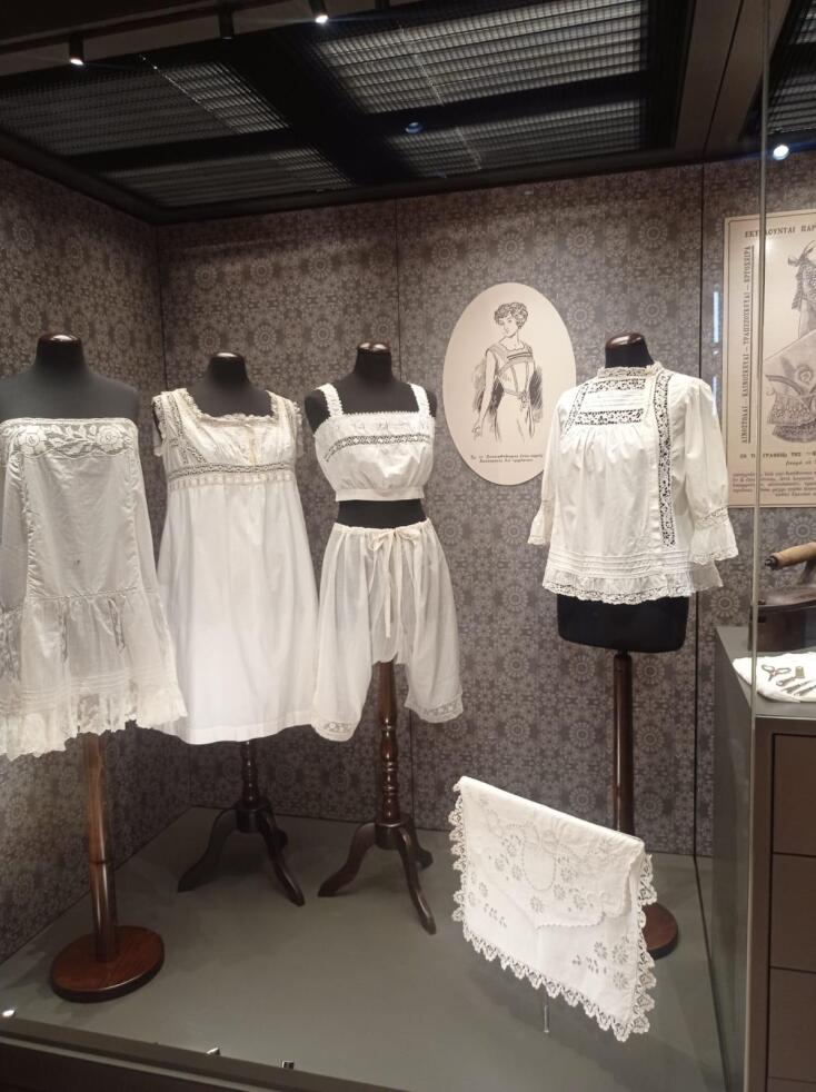 Μουσείο Νεότερου Ελληνικού Πολιτισμού: Ανοίγει τις πύλες του για το κοινό σε 18 κτίρια στην Πλάκα - Αυτοψία της Λίνας Μενδώνη.