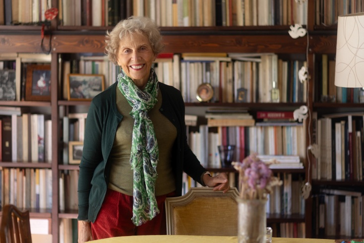 Άννα Δαμιανίδη: Συνέντευξη με τη συγγραφέα και δημοσιογράφο για το νέο της μυθιστόρημα «Δυο καλοκαίρια και μισό φθινόπωρο» (εκδόσεις Μεταίχμιο)