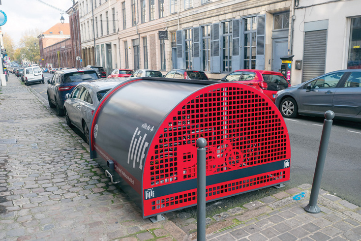 Στη Μ. Βρετανία το bike locker πιάνει μία θέση πάρκινγκ και χωράει δέκα ποδήλατα