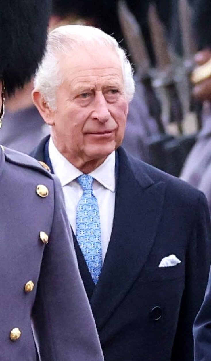 Η απάντηση του βασιλιά Καρόλου στον Σούνακ: Φόρεσε γραβάτα με ελληνική σημαία