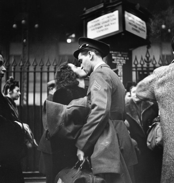 Σαν σήμερα 23 Νοεμβρίου: Το 1936 κυκλοφορεί το πρώτο τεύχος της χρυσής εποχής του Life - Η ιστορία του περιοδικού που τοποθέτησε τη φωτογραφία στο προσκήνιο.