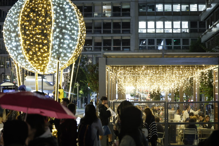 Η φωταγώγηση του χριστουγεννιάτικου δέντρου στην πλατεία Συντάγματος
