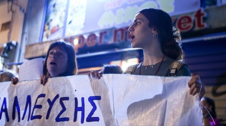 Σεξουαλική κακοποίηση και εκμετάλλευση 12χρονης στον Κολωνό: Στις 8 Ιανουαρίου η δίκη των 26 κατηγορουμένων - Στο εδώλιο και η μητέρα της.