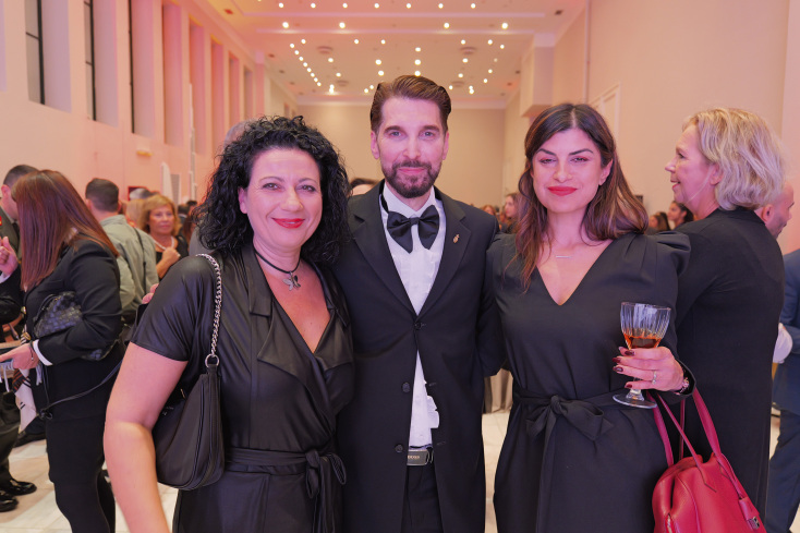 Νίκος Φλώρος: Τιμώμενος καλλιτέχνης των Ηνωμένων Αραβικών Εμιράτων ο διεθνούς φήμης Έλληνας γλύπτης - Εκδήλωση με πολυδιάστατη σημασία στο Ζάππειο Μέγαρο.