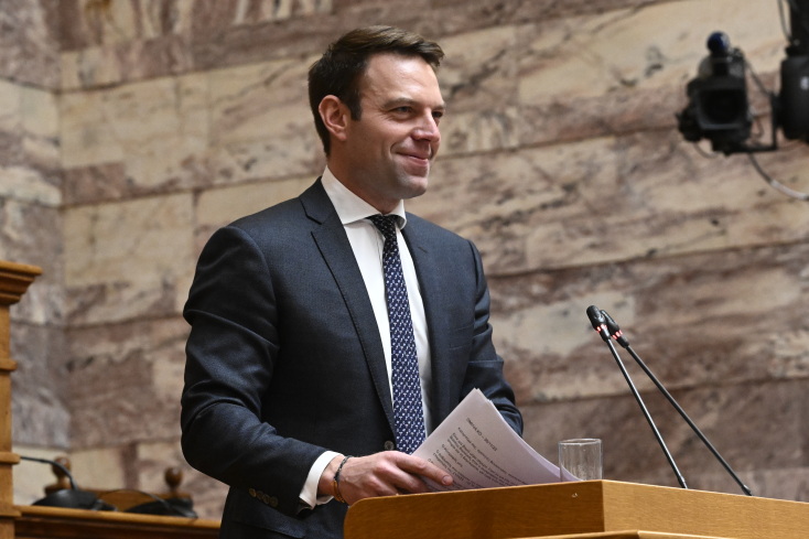 Ο Αλέξης Τσίπρας εμφανίστηκε στην ΚΟ του ΣΥΡΙΖΑ και καταχειροκροτήθηκε - Δείτε βίντεο και φωτογραφίες