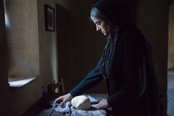 Η Καρυοφυλλιά Καραμπέτη μιλάει στην Athens Voice για τον ρόλο της στην ταινία «Φόνισσα»