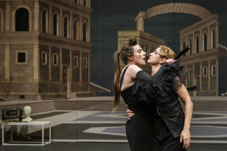 «Κατασκευασμένα συμφέροντα» στο Θέατρο Τέχνης © Ελίνα Γιουνανλή