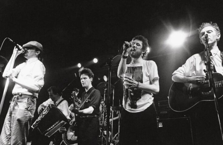 Σέιν ΜακΓκόουαν: Πέθανε σε ηλικία 65 ετών ο Ιρλανδός τραγουδιστής των Pogues - Από τους σπουδαιότερους μουσικούς της γενιάς του - Η μάχη με τις εξαρτήσεις. 