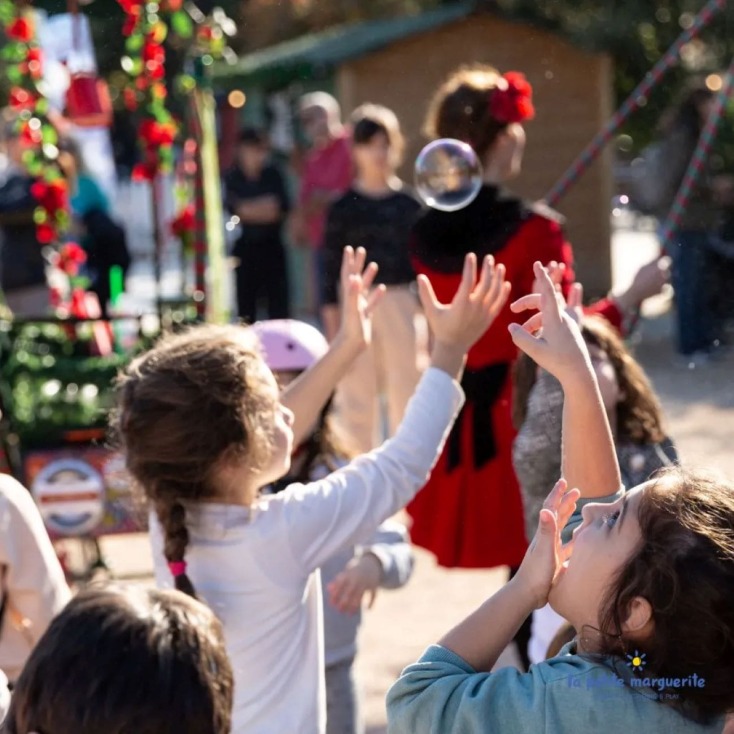 Christmas bubble show