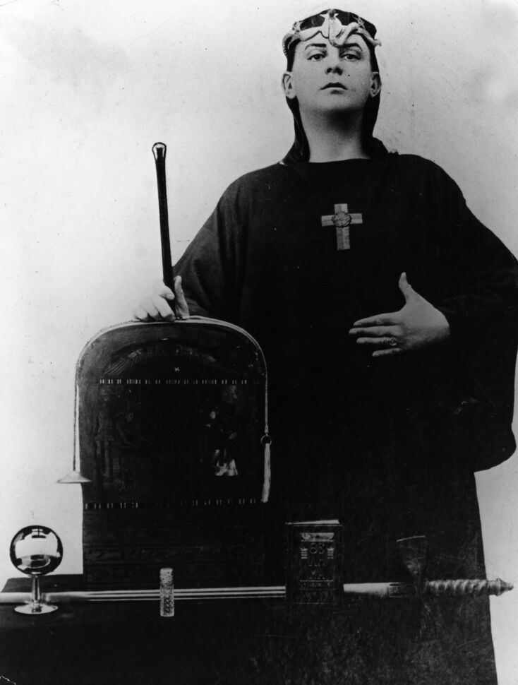 Άλιστερ Κρόουλι: Το έργο και η ζωή του βρετανού αποκρυφιστή συγγραφέα που πέθανε στις 1 Δεκεμβρίου 1947