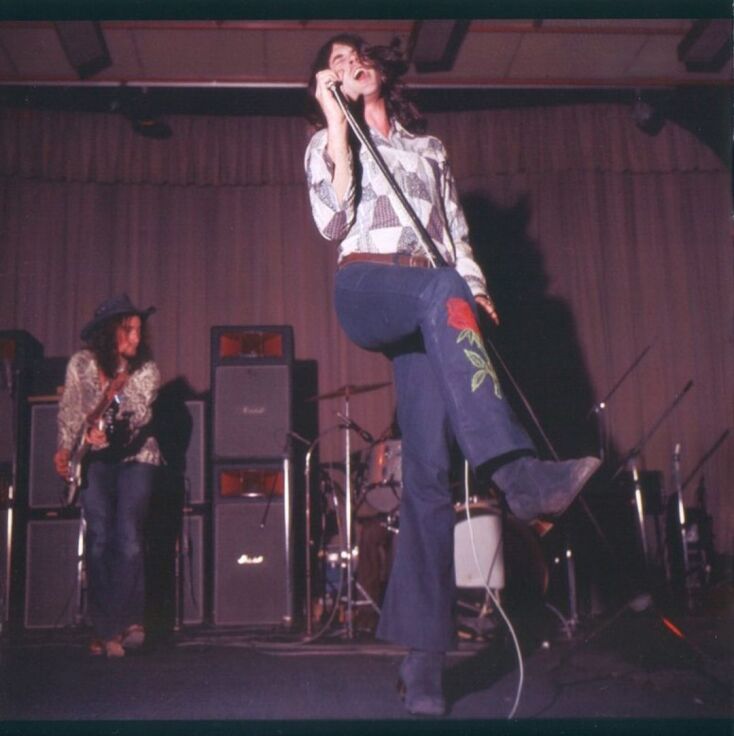 Σαν σήμερα 4 Δεκεμβρίου: Το 1971, η γένεση του «Smoke on the Water» - Το καζίνο του Μοντρέ φλέγεται και οι Deep Purple εμπνέονται το γνωστότερο τραγούδι τους. 