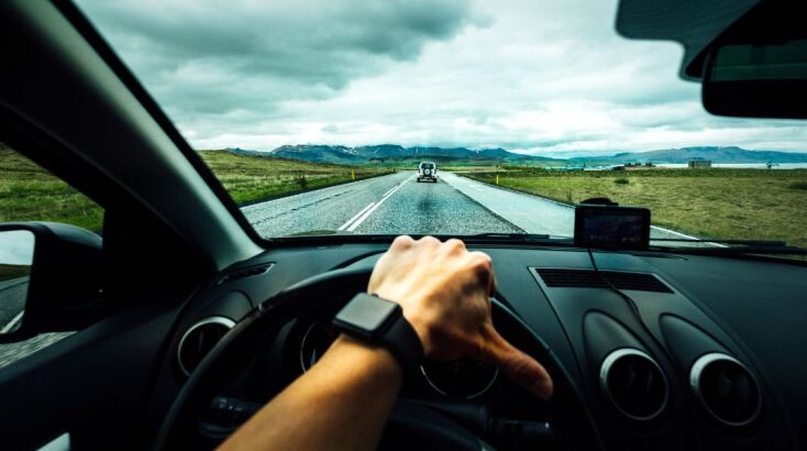 Οι πωλήσεις στην Ευρώπη αυξήθηκαν το 2023 χάρη στα υβριδικά και τα ηλεκτρικά οχήματα