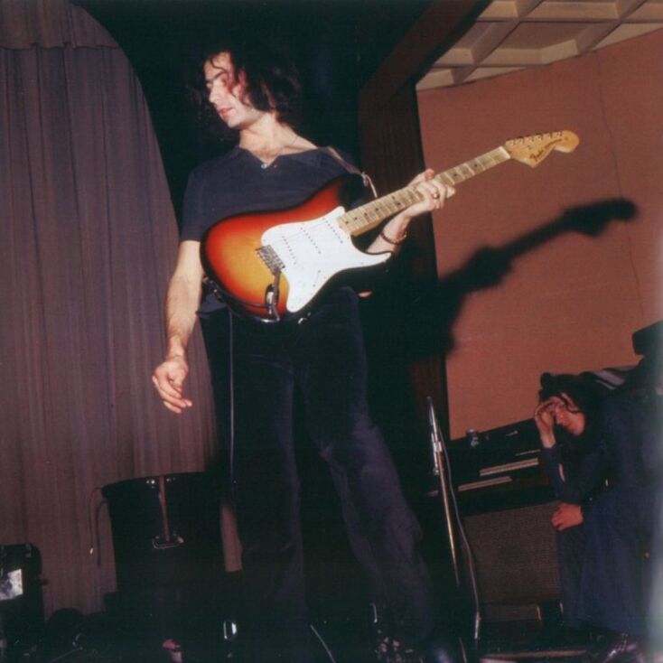 Σαν σήμερα 4 Δεκεμβρίου: Το 1971, η γένεση του «Smoke on the Water» - Το καζίνο του Μοντρέ φλέγεται και οι Deep Purple εμπνέονται το γνωστότερο τραγούδι τους. 