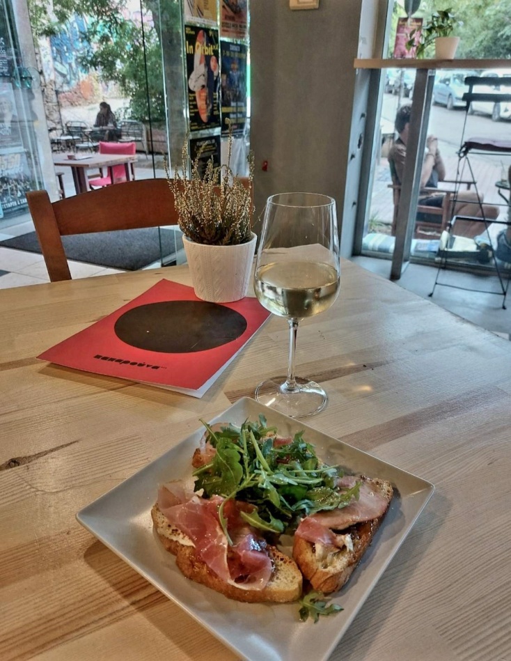 Τάπας - Παπαρούνα - Εξάρχεια