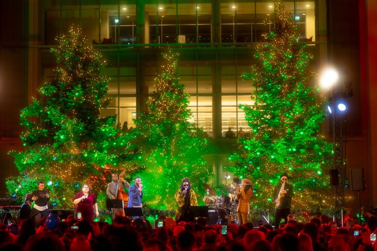 Οι Mwenso and the Shakes, μια μπάντα από το Χάρλεμ της Νέας Υόρκης, ξεσήκωσαν το κοινό 