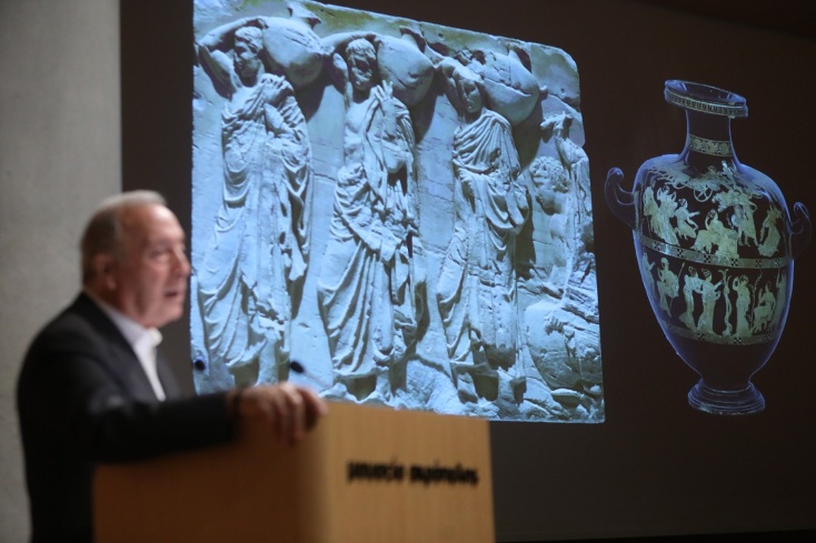 «Νοήματα» στο Μουσείο Ακρόπολης: Ο διευθυντής του μουσείου Νίκος Σταμπολίδης παρουσίασε τη νέα έκθεση - Η αναφορά του στο θέμα των Γλυπτών του Παρθενώνα.