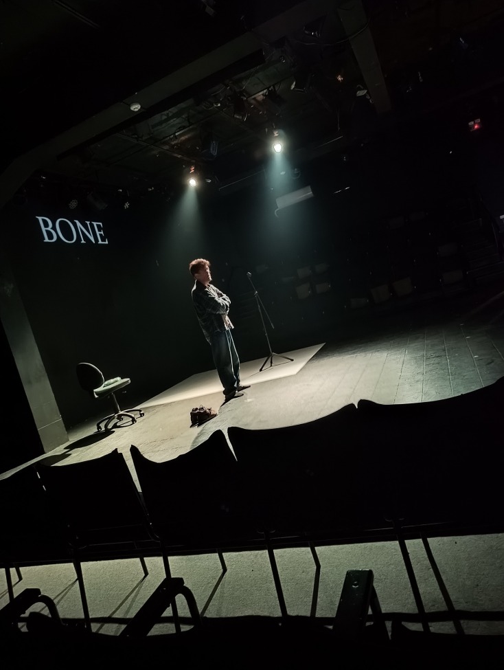 ΚΟΚΚΑΛΟ: Μπήκαμε στις πρόβες της πολυσυζητημένης παράστασης λίγο πριν την πρεμιέρα