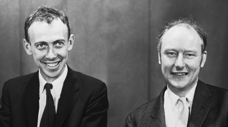  Οι Τζέιμς Γουότσον και Φράνσις Κρικ από το Πανεπιστήμιο του Κέμπριτζ, οι οποίοι ανακάλυψαν τη διπλή έλικα του DNA. © Bettman / Getty Images