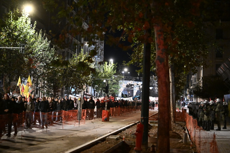 Σε εξέλιξη η πορεία για την επέτειο Γρηγορόπουλου στο κέντρο της Αθήνας