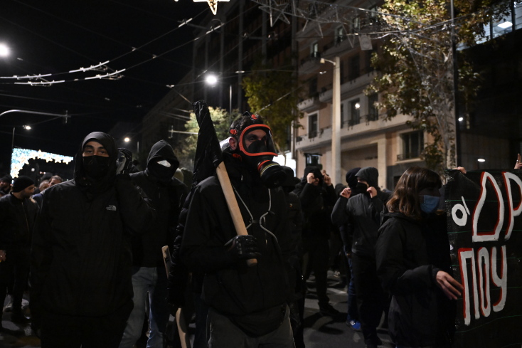 Σε εξέλιξη η πορεία για την επέτειο Γρηγορόπουλου στο κέντρο της Αθήνας