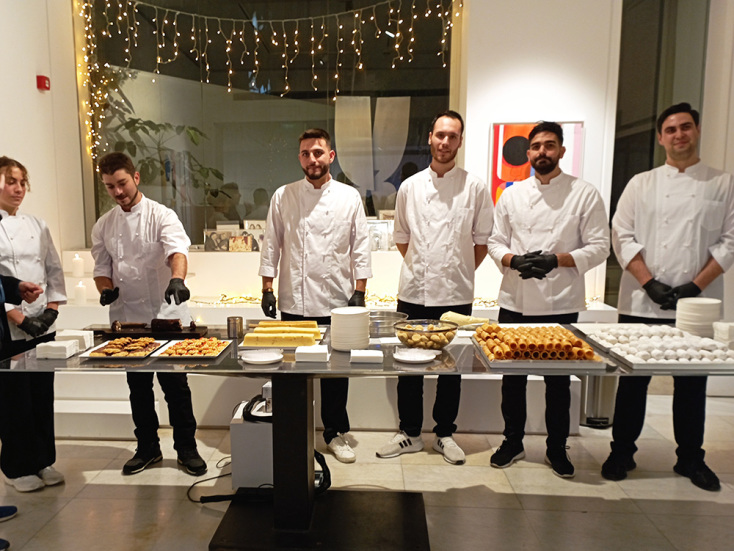 Η παρουσίαση του βιβλίου «Ελληνική Ζαχαροπλαστική» του Στέλιου Παρλιάρου στην Γκαλερί Ζουμπουλάκη