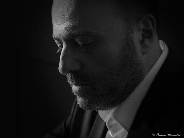 Τα χορωδιακά μέρη του «Μεσσία» τραγουδούν τα μέλη της διακεκριμένης Χορωδίας Δωματίου Αθηνών σε μουσική διδασκαλία του Αγαθάγγελου Γεωργακάτου